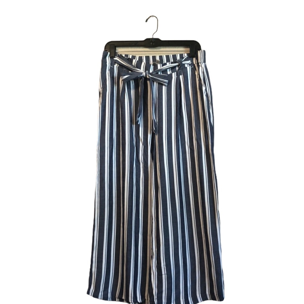 Wide leg crop navy and white pants size 10
